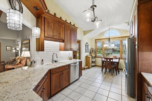 4335 Rose COURT, New Berlin, WI 53151