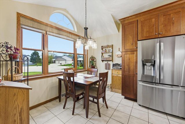 4335 Rose COURT, New Berlin, WI 53151