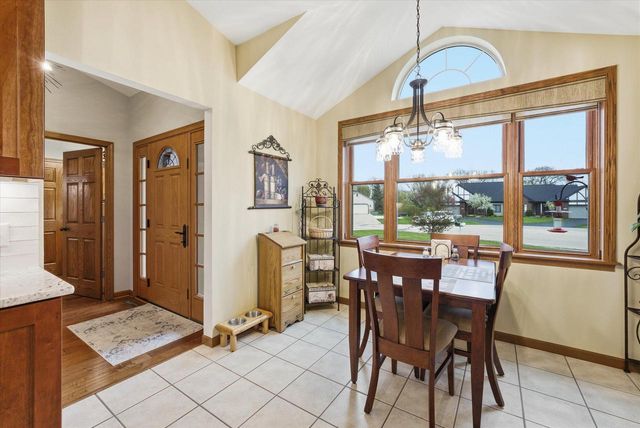 4335 Rose COURT, New Berlin, WI 53151