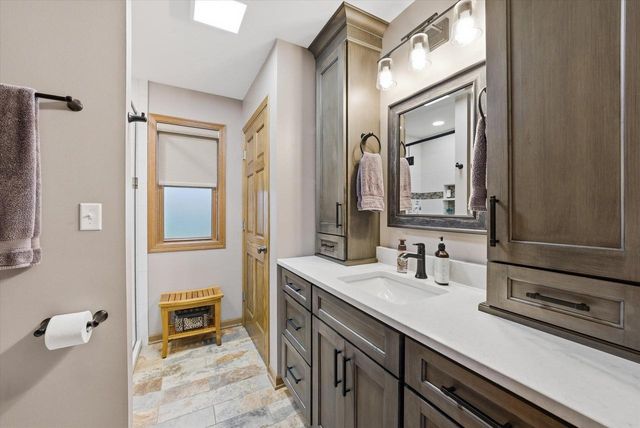 4335 Rose COURT, New Berlin, WI 53151