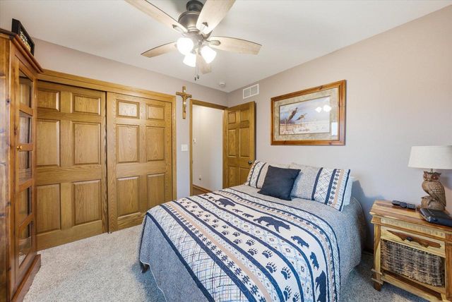 4335 Rose COURT, New Berlin, WI 53151