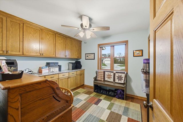 4335 Rose COURT, New Berlin, WI 53151
