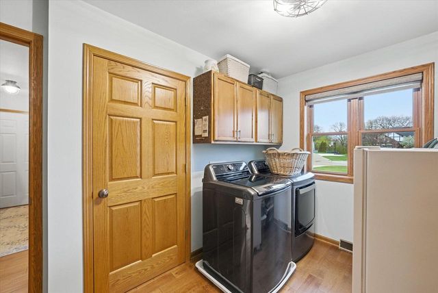 4335 Rose COURT, New Berlin, WI 53151