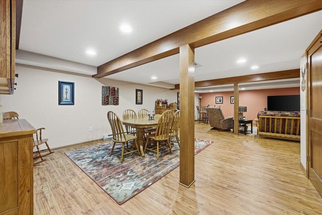 4335 Rose COURT, New Berlin, WI 53151