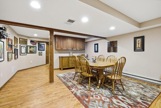 4335 Rose COURT, New Berlin, WI 53151