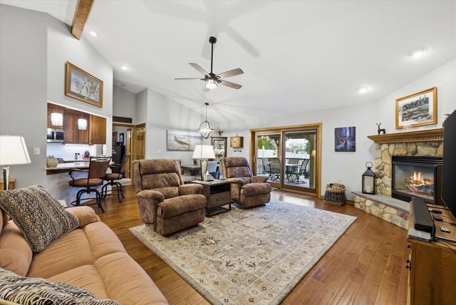 4335 Rose COURT, New Berlin, WI 53151