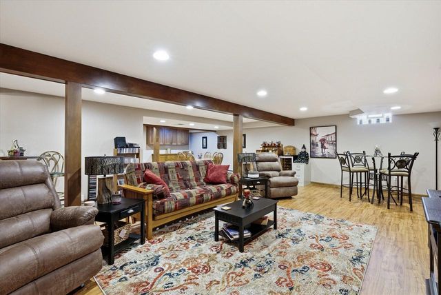 4335 Rose COURT, New Berlin, WI 53151