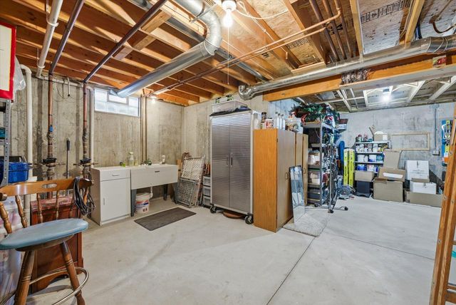 4335 Rose COURT, New Berlin, WI 53151