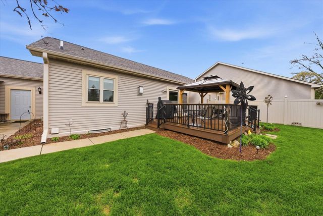 4335 Rose COURT, New Berlin, WI 53151