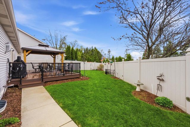 4335 Rose COURT, New Berlin, WI 53151