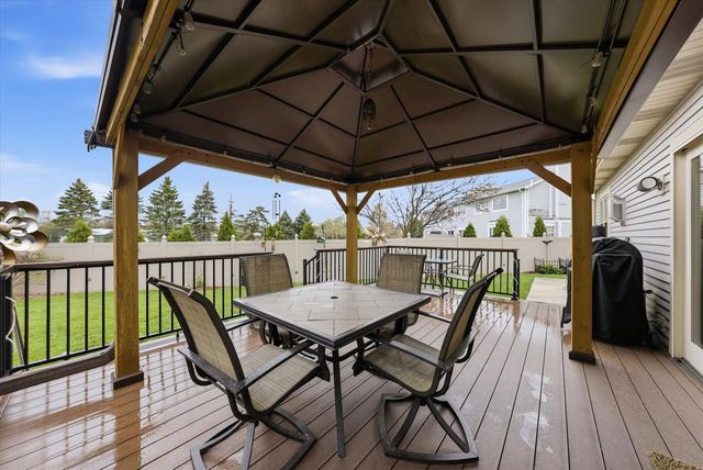 4335 Rose COURT, New Berlin, WI 53151