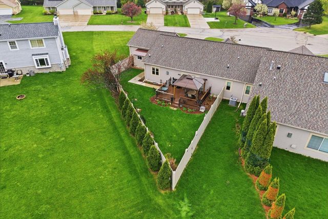 4335 Rose COURT, New Berlin, WI 53151