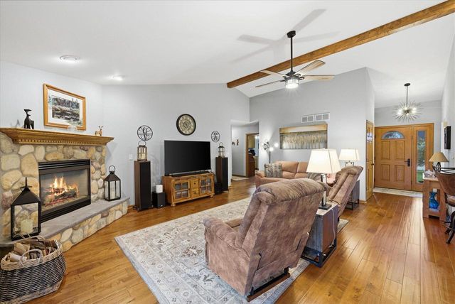 4335 Rose COURT, New Berlin, WI 53151