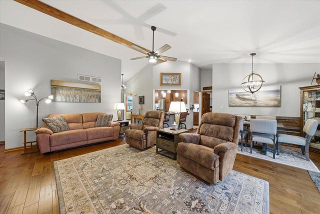 4335 Rose COURT, New Berlin, WI 53151