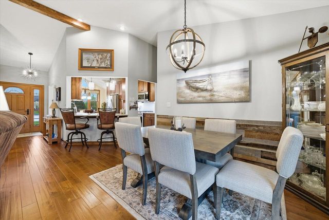 4335 Rose COURT, New Berlin, WI 53151