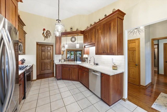 4335 Rose COURT, New Berlin, WI 53151