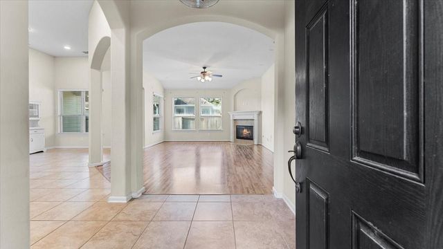 11303 Crestbrook Park Lane, Tomball, TX 77375