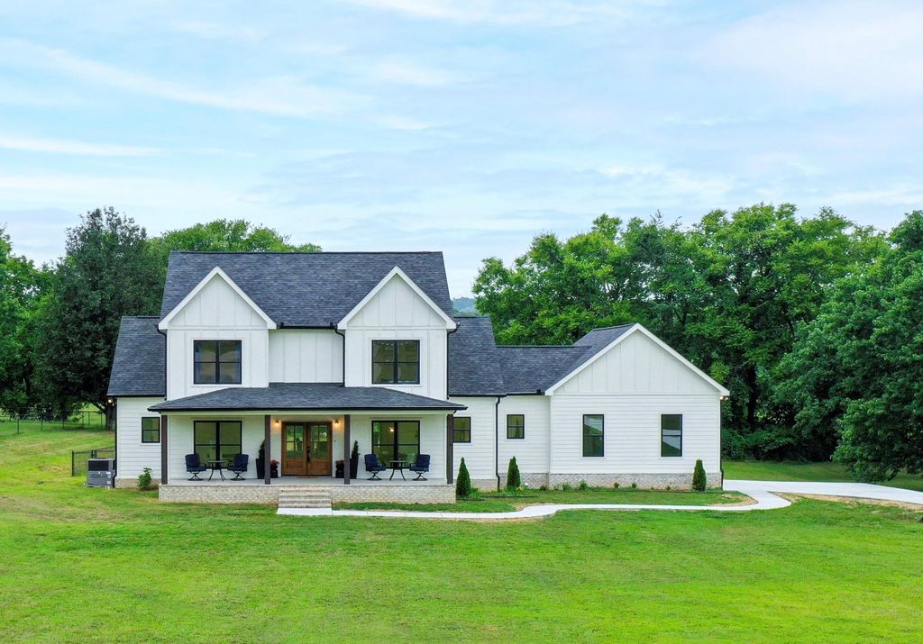 4023 Foxfield Dr, Columbia, TN 38401