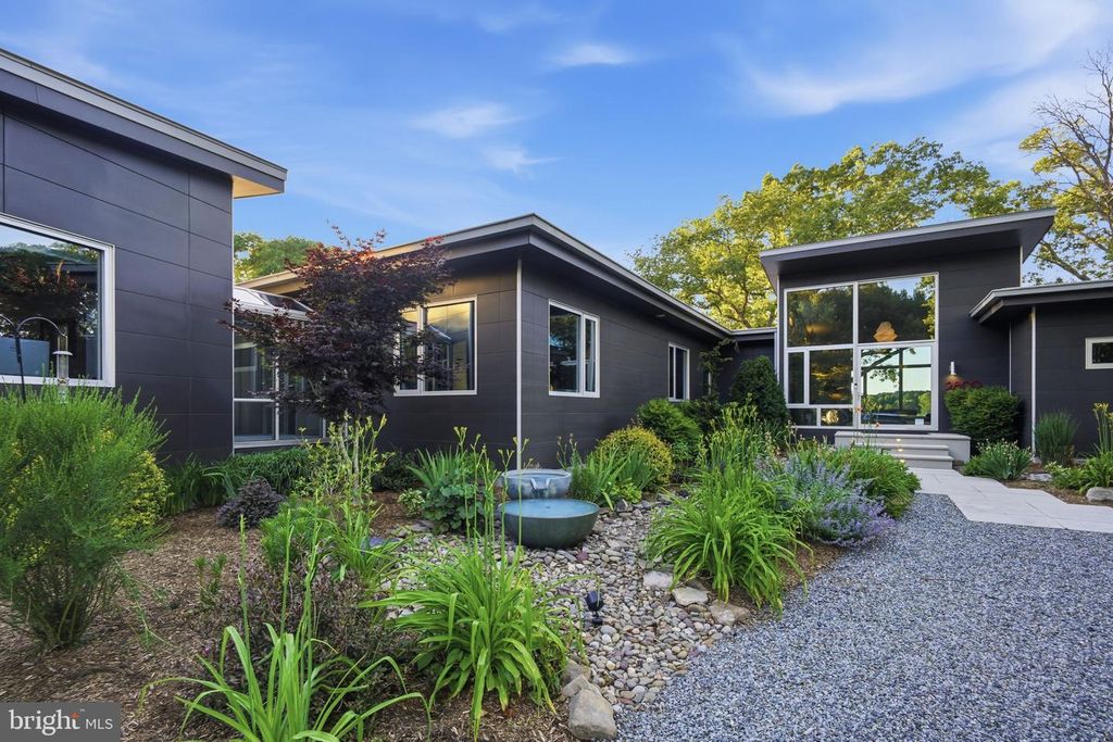 Image 4 of property listing at 2800 BENNETT POINT RD, Queenstown, MD 21658