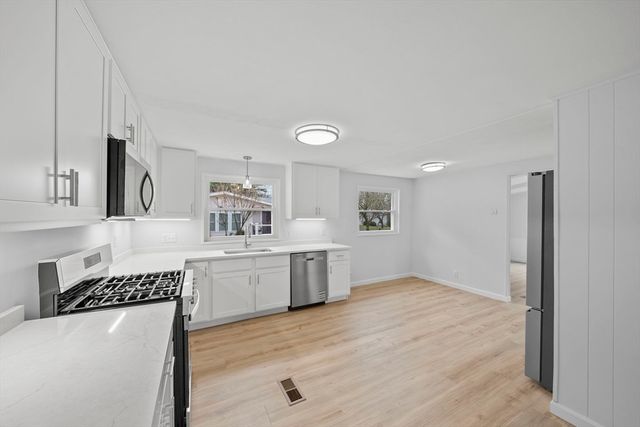 40 Victorian Way, West Bridgewater, MA 02379