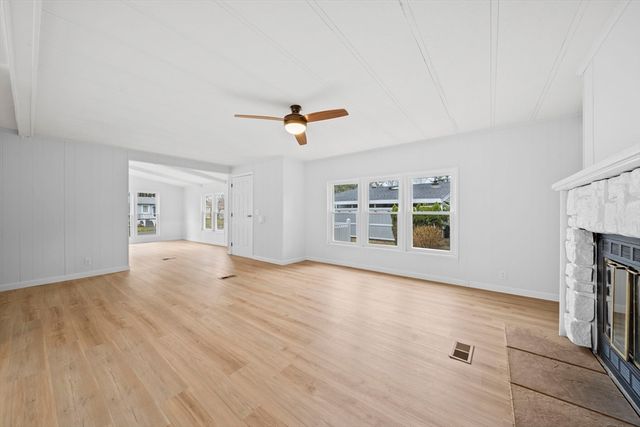 40 Victorian Way, West Bridgewater, MA 02379