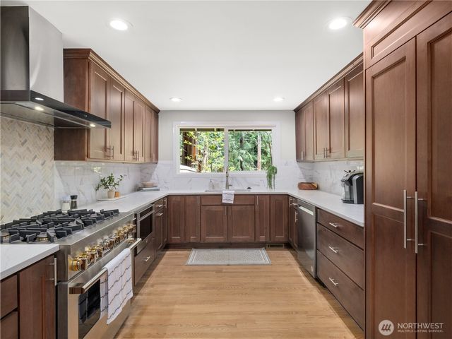 15245 260th Avenue SE, Issaquah, WA 98027