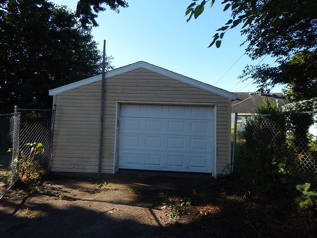 810 W 15th Street, Sterling, IL 61081