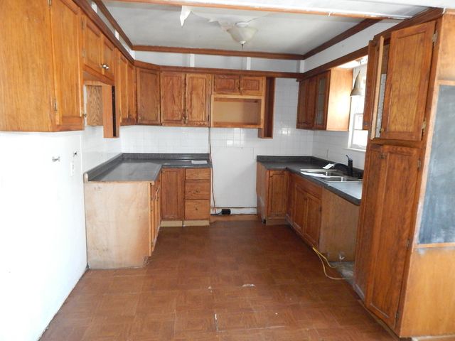 810 W 15th Street, Sterling, IL 61081