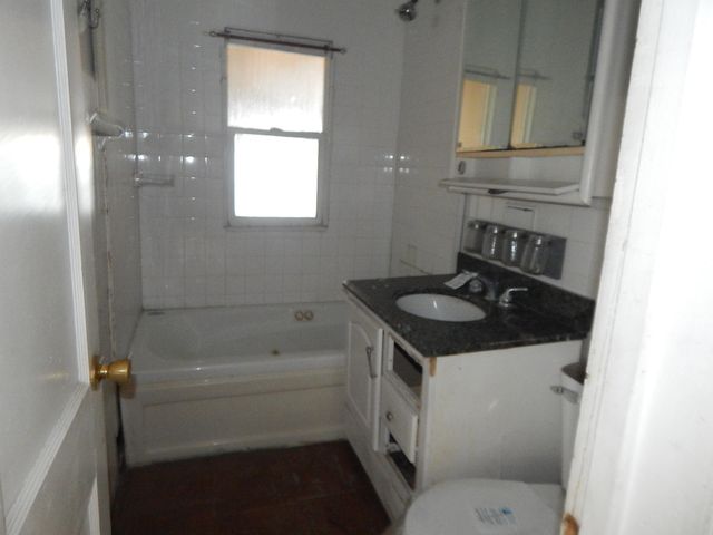 810 W 15th Street, Sterling, IL 61081