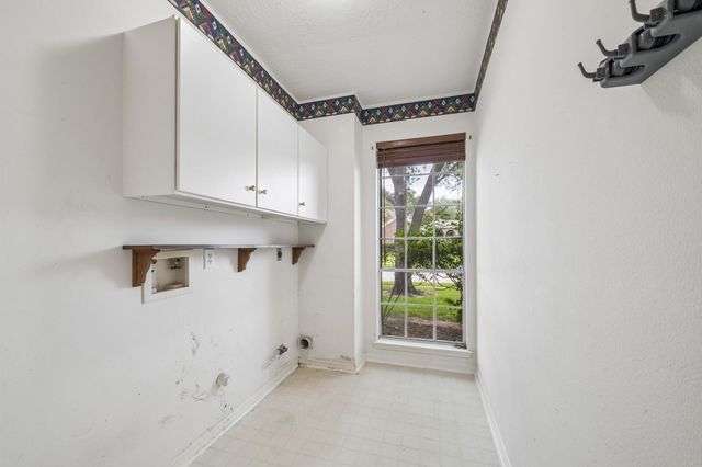 2317 Champion Drive, Pearland, TX 77581