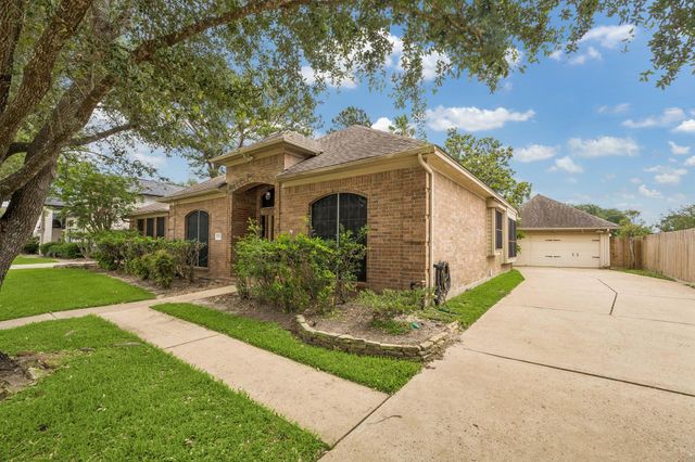 2317 Champion Drive, Pearland, TX 77581