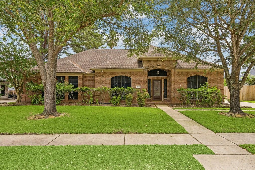2317 Champion Drive, Pearland, TX 77581