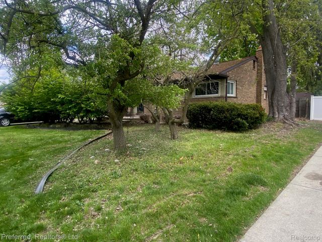 28918 Red Leaf Lane, Southfield, MI 48076