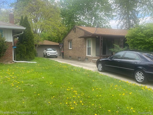 28918 Red Leaf Lane, Southfield, MI 48076