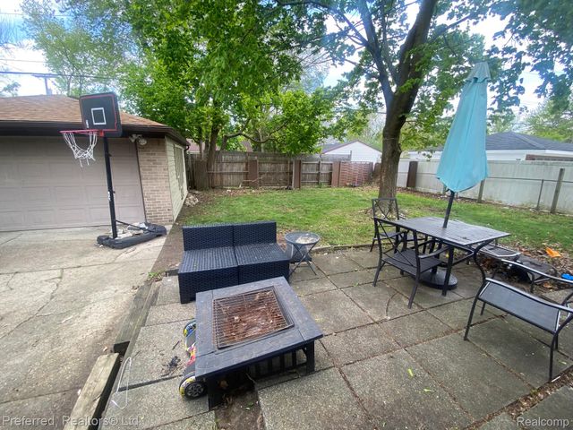 28918 Red Leaf Lane, Southfield, MI 48076