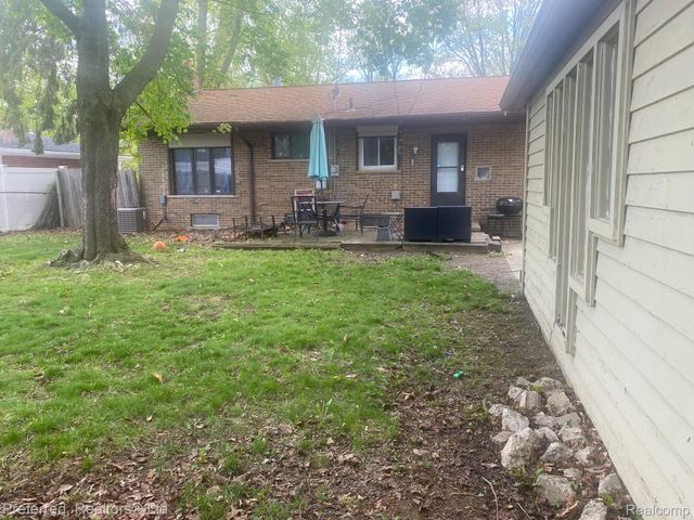 28918 Red Leaf Lane, Southfield, MI 48076