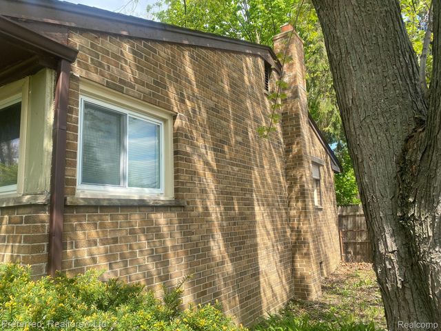 28918 Red Leaf Lane, Southfield, MI 48076