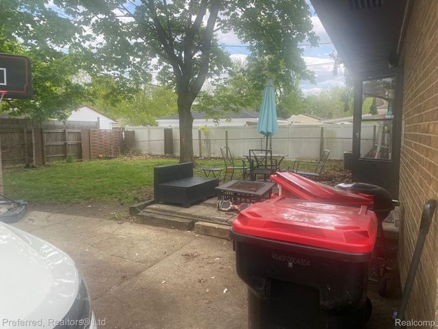 28918 Red Leaf Lane, Southfield, MI 48076