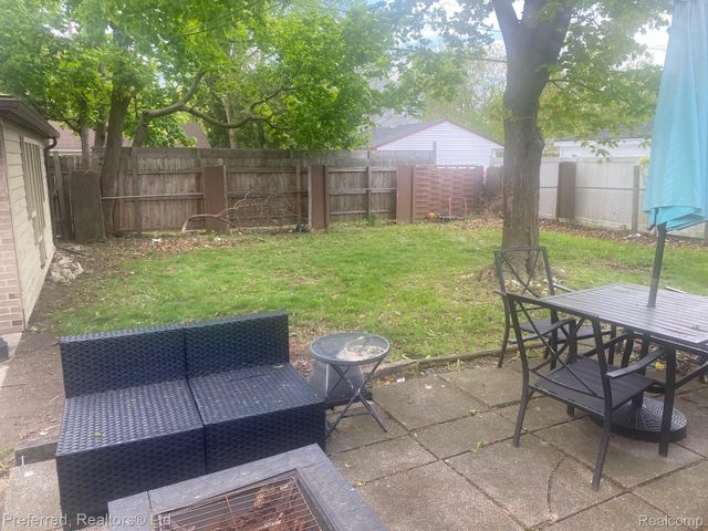 28918 Red Leaf Lane, Southfield, MI 48076