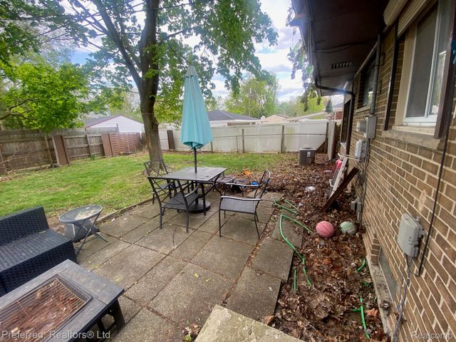 28918 Red Leaf Lane, Southfield, MI 48076