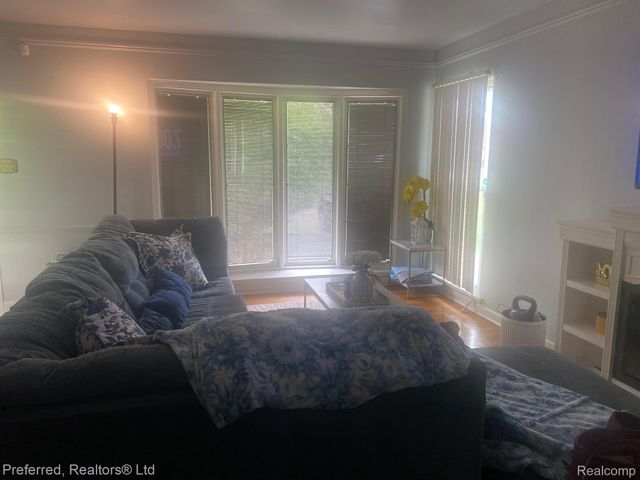28918 Red Leaf Lane, Southfield, MI 48076