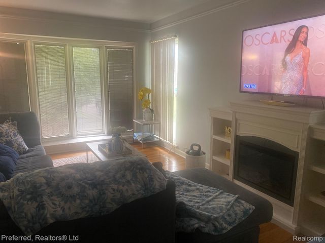 28918 Red Leaf Lane, Southfield, MI 48076