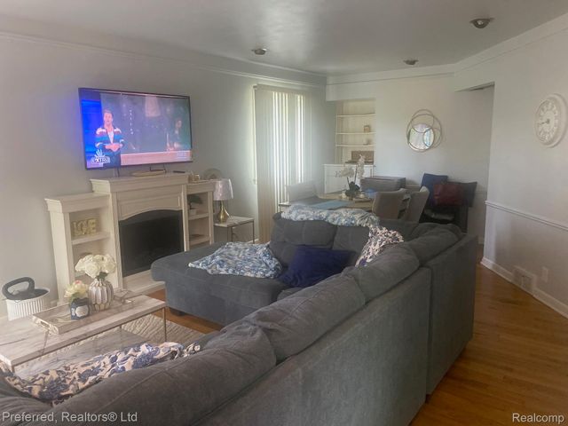 28918 Red Leaf Lane, Southfield, MI 48076