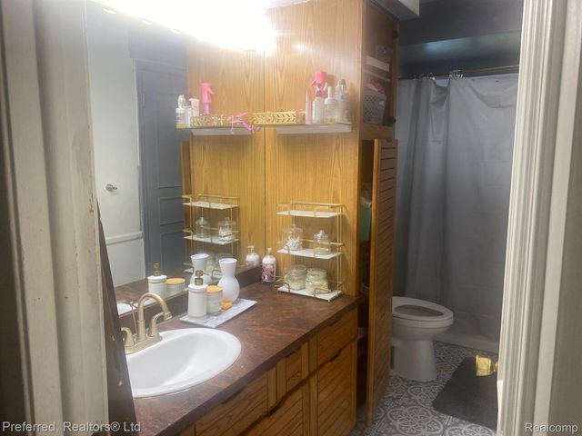 28918 Red Leaf Lane, Southfield, MI 48076