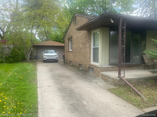 28918 Red Leaf Lane, Southfield, MI 48076