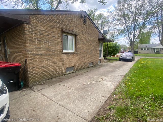 28918 Red Leaf Lane, Southfield, MI 48076