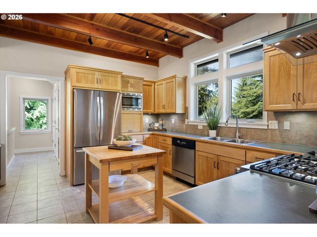 2089 GRAHAM Dr, Eugene, OR 97405