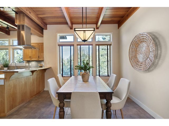 2089 GRAHAM Dr, Eugene, OR 97405