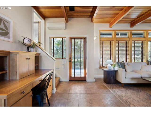 2089 GRAHAM Dr, Eugene, OR 97405