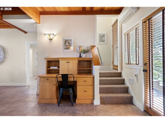 2089 GRAHAM Dr, Eugene, OR 97405